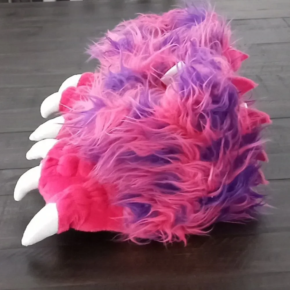 Dinosaur slippers never worn you with no tags perfect condition size small kids